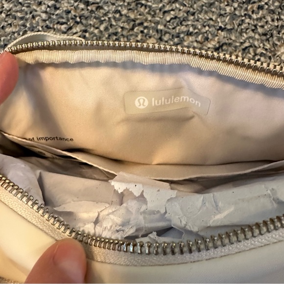 lululemon athletica Bags Nwt Lululemon Crossbody Camera Bag 2l